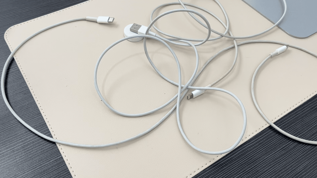 Taming the Cable Chaos: Organize with Magnetic Cable Clips and the MT3 Stand - Rmour by creatiodesign